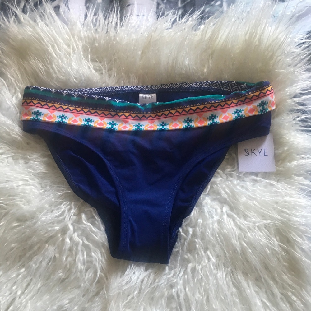 Fold over Bikini Bottom Skye Small New🤍